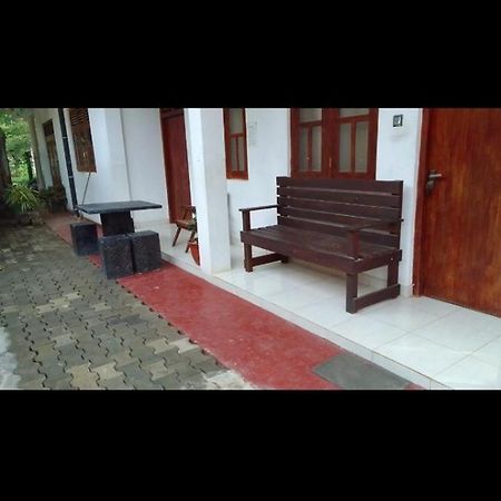 Dinesh Guest House Kataragama Exterior foto