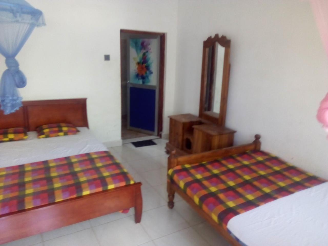 Dinesh Guest House Kataragama Exterior foto