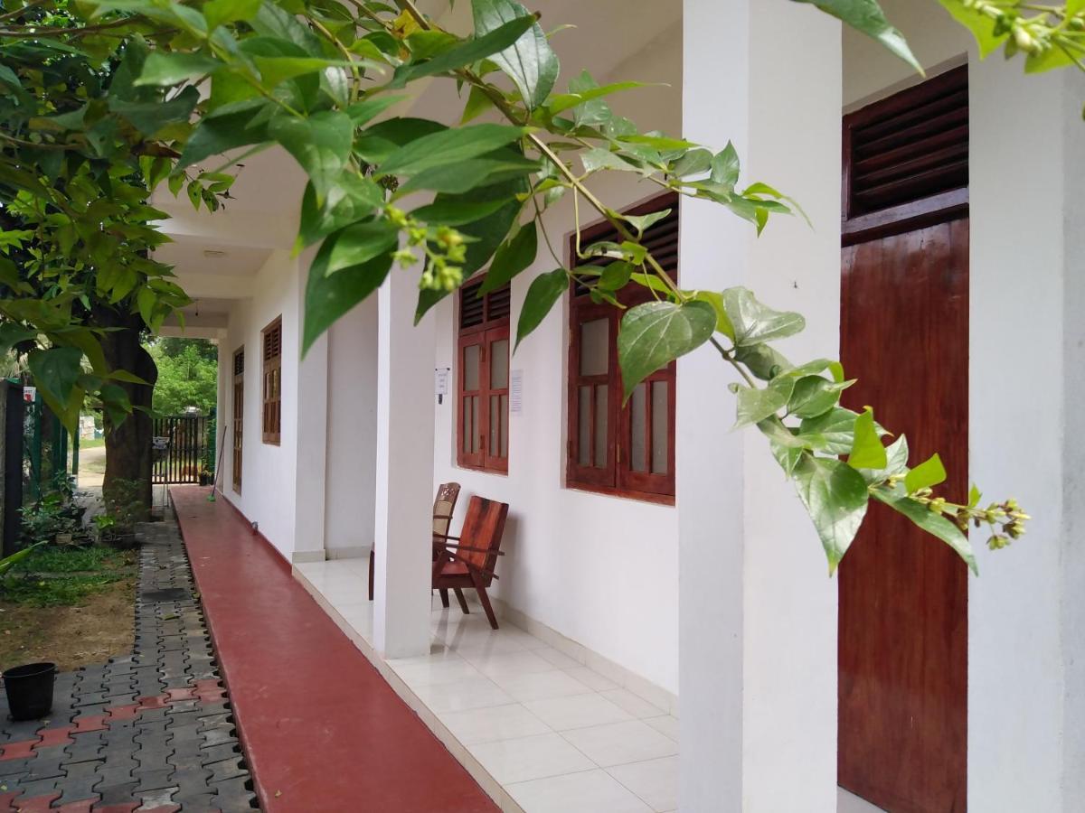 Dinesh Guest House Kataragama Exterior foto